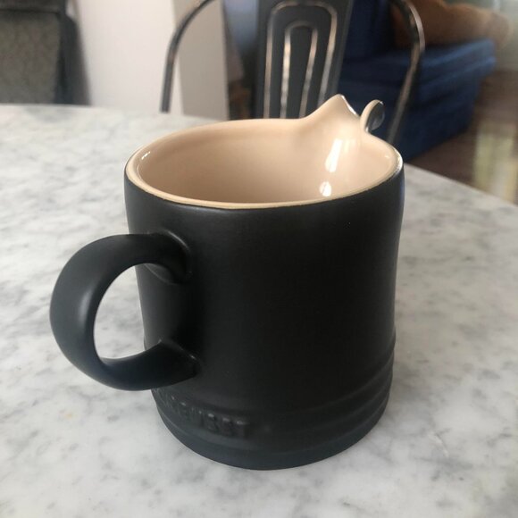Le Creuset Matte Black Creamer - Picture 1 of 1